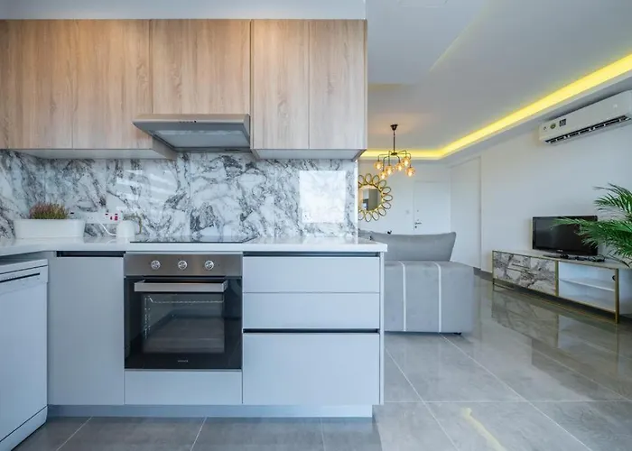 Stavri De'lux * Ларнака